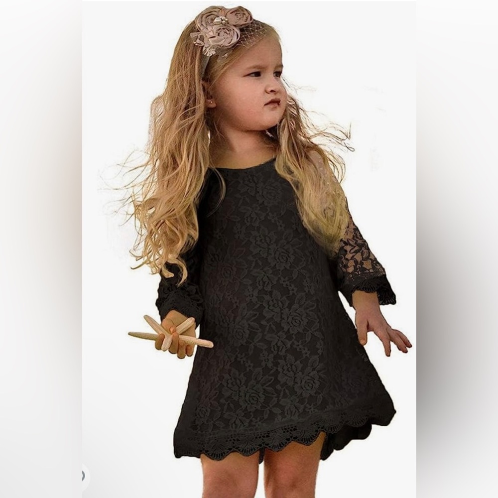 🌺2/$20 Dress with a beautiful, scalloped lace trim.
